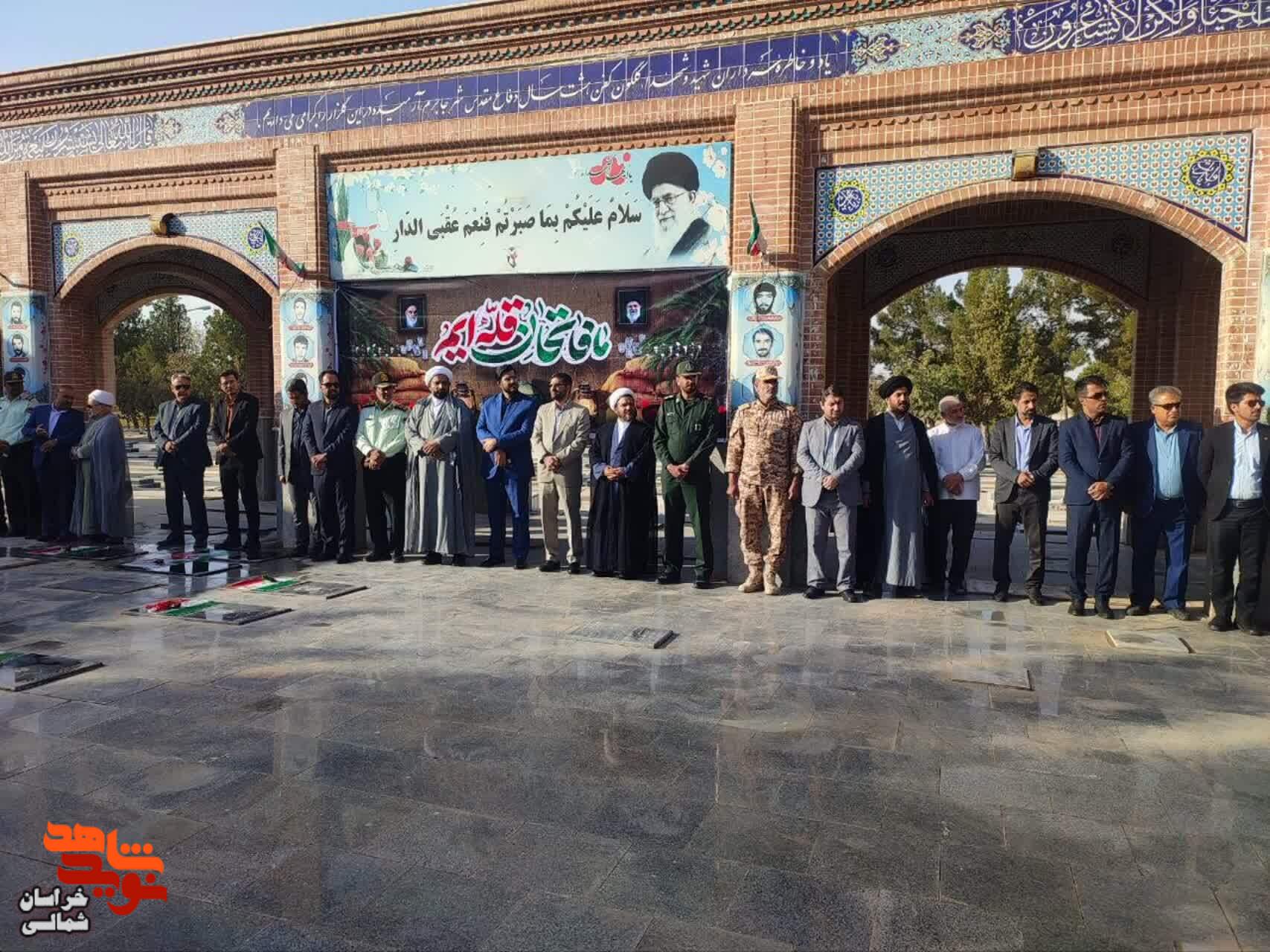 گزارش تصویری/ غبارروبی و عطر افشانی گلزار شهدا 