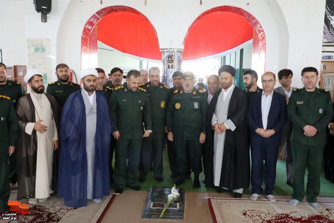 بمناسبت هفته دفاع مقدس مراسم میهمانی لاله ها و سالگرد شهید سید حسن نصرالله در یاسوج برگزار شد