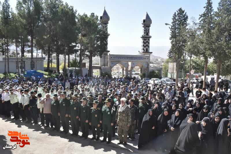 گلزار شهدای خرم آباد عطرافشانی و گلباران شد