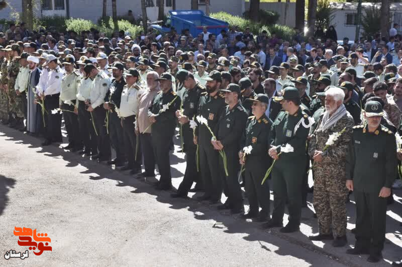 گلزار شهدای خرم آباد عطرافشانی و گلباران شد