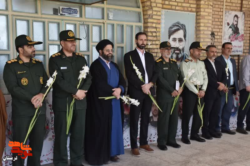 گلزار شهدای خرم آباد عطرافشانی و گلباران شد