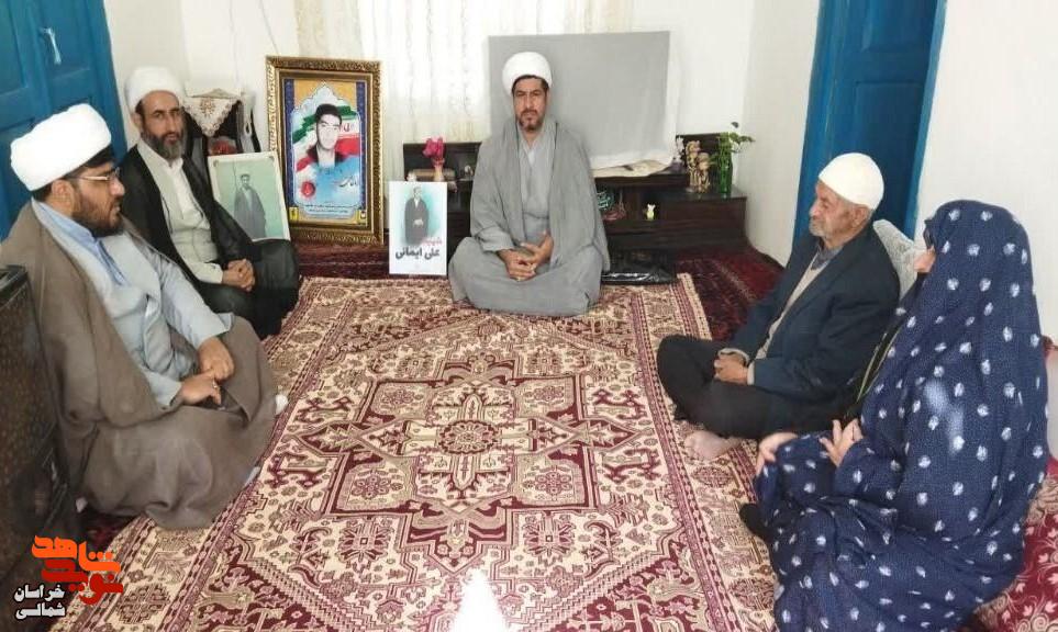 تصاویر/ دیدار جمعی از مسئولان حوزوی با مادر شهید روحانی «علی ایمانی» در جاجرم