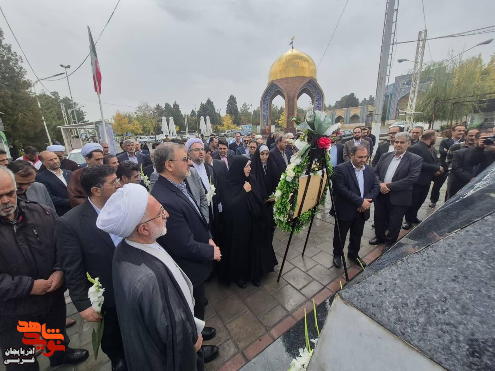 ادای احترام مشاورین امورایثارگران وزرا به مقام شامخ شهدا ادای احترام مشاورین امورایثارگران وزرا به مقام شامخ شهدا