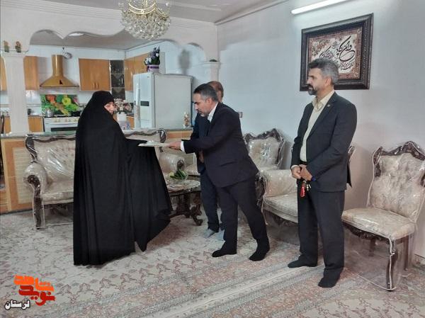 دیدار مدیرکل بنیاد شهید با خانواده های شهدا خرم آباد