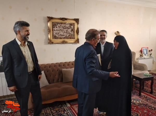 دیدار مدیرکل بنیاد شهید با خانواده های شهدا خرم آباد