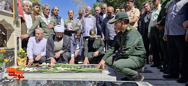 مراسم عطرافشانی و گلباران مزار شهدای استان برگزار شد مراسم عطرافشانی و گلباران مزار شهدای استان برگزار شد