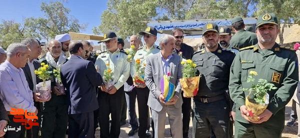 مراسم عطرافشانی و گلباران مزار شهدای استان برگزار شد مراسم عطرافشانی و گلباران مزار شهدای استان برگزار شد