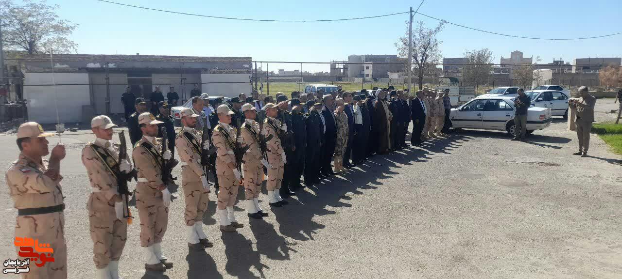 غبار روبی و گلباران مزار شهدای شهرستان پلدشت غبار روبی و گلباران مزار شهدای شهرستان پلدشت