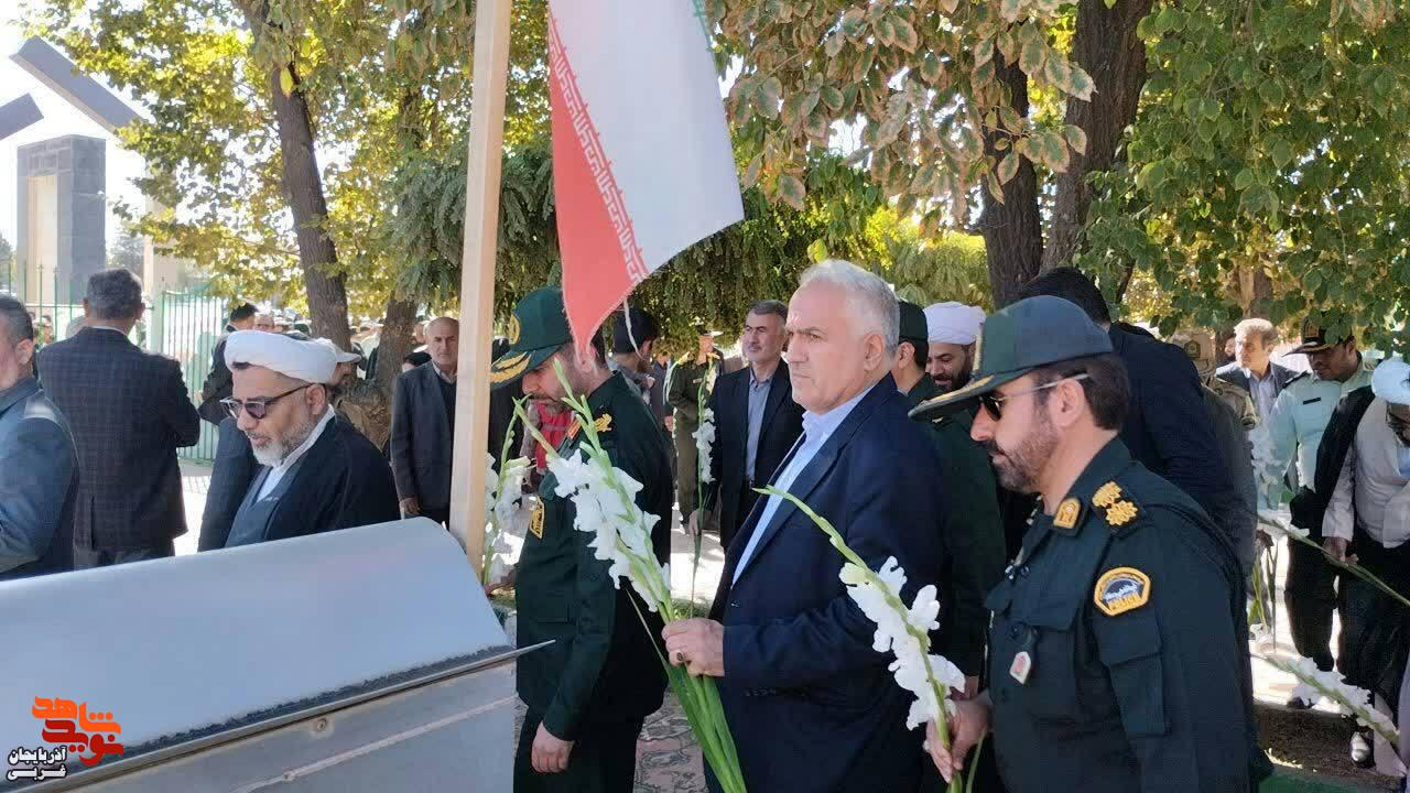 مراسم میهمانی لاله ها بمناسبت هفته دفاع مقدس در گلزار مطهر شهدای خوی مراسم میهمانی لاله ها بمناسبت هفته دفاع مقدس در گلزار مطهر شهدای خوی
