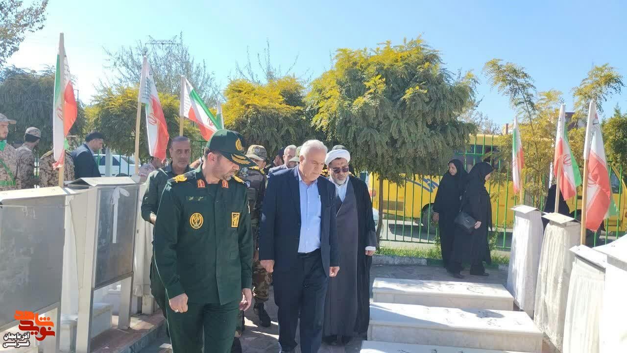 مراسم میهمانی لاله ها بمناسبت هفته دفاع مقدس در گلزار مطهر شهدای خوی مراسم میهمانی لاله ها بمناسبت هفته دفاع مقدس در گلزار مطهر شهدای خوی