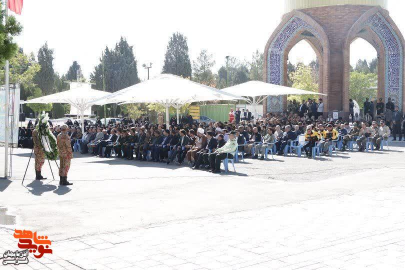 برگزاری مراسم عطر افشانی و گلباران مزار شهدا ارومیه برگزاری مراسم عطر افشانی و گلباران مزار شهدا ارومیه