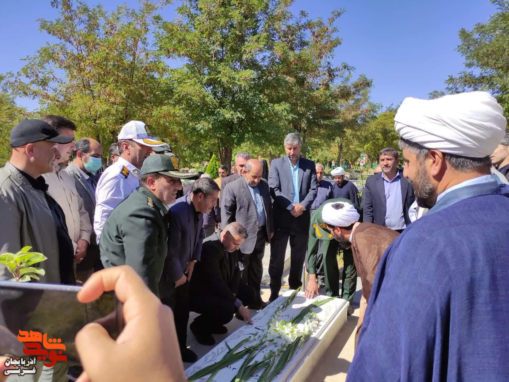 آیین سراسری مهمانی لاله ها در شهرستان تکاب آیین سراسری مهمانی لاله ها در شهرستان تکاب