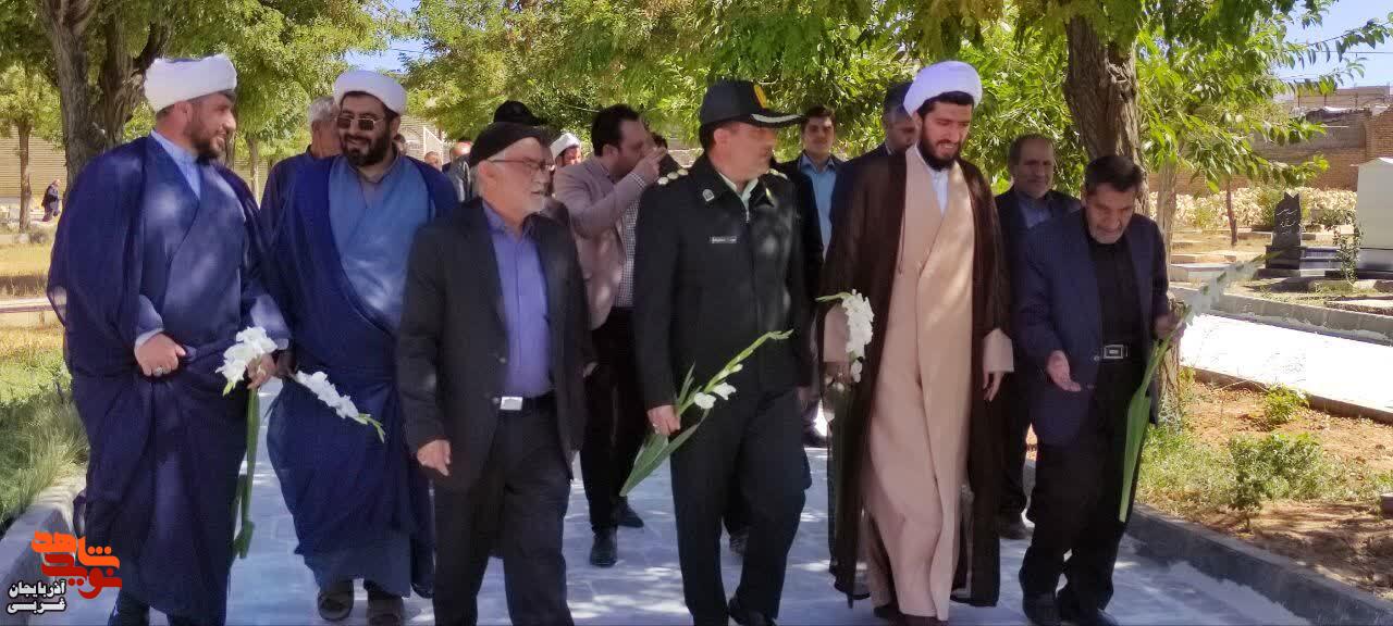 آیین سراسری مهمانی لاله ها در شهرستان تکاب آیین سراسری مهمانی لاله ها در شهرستان تکاب