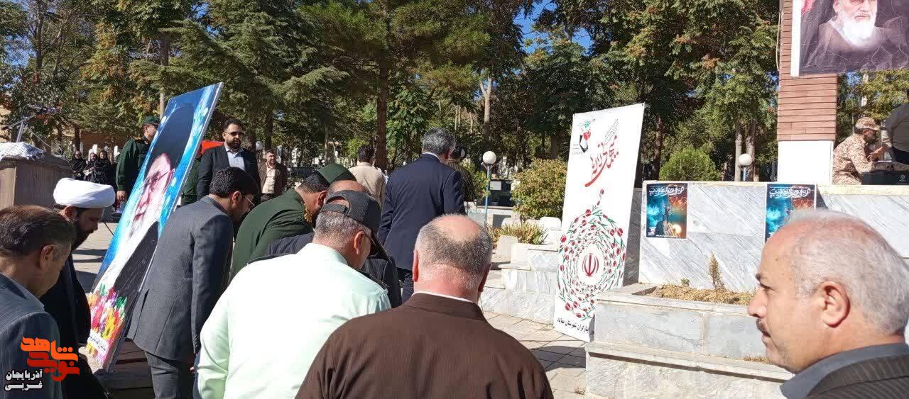 مراسم سراسری مهمانی لاله ها به مناسبت گرامیداشت هفته دفاع مقدس در شهرستان مهاباد