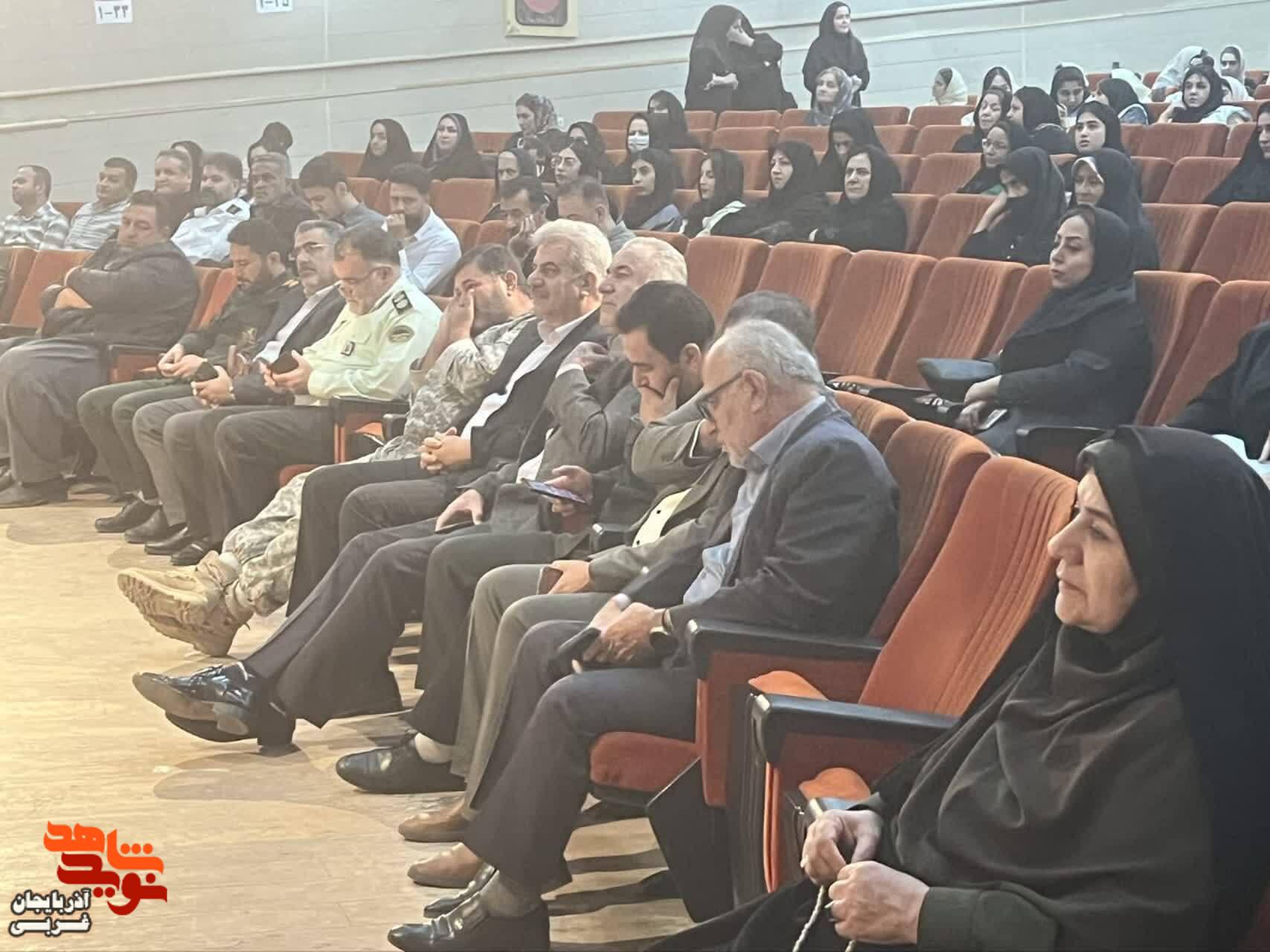 مراسم ویژه تجلیل از بانوان شاغل و مادران و همسران و فرزندان شاهد