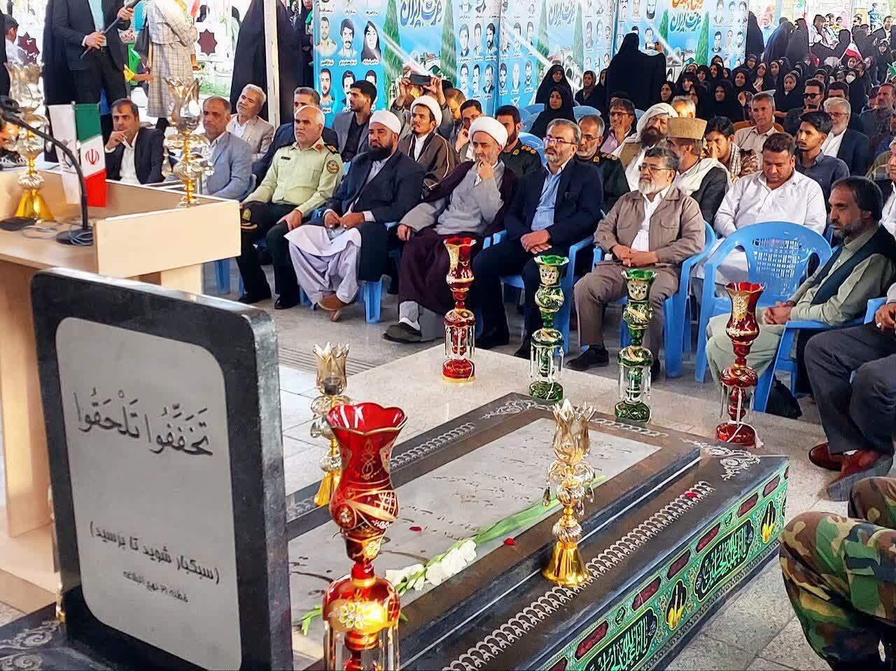 آیین مهمانی لاله ها در گلزار شهدای شهرستان زاهدان برگزار شد