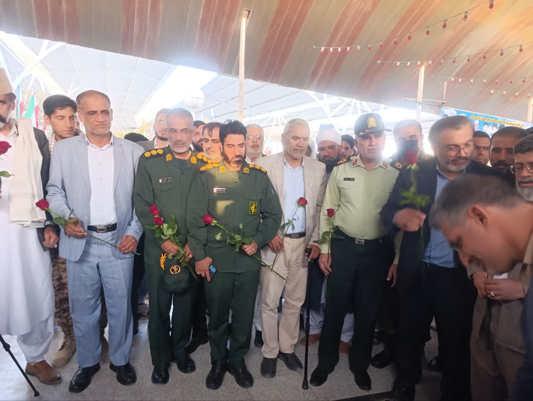 آیین مهمانی لاله ها در گلزار شهدای شهرستان زاهدان برگزار شد