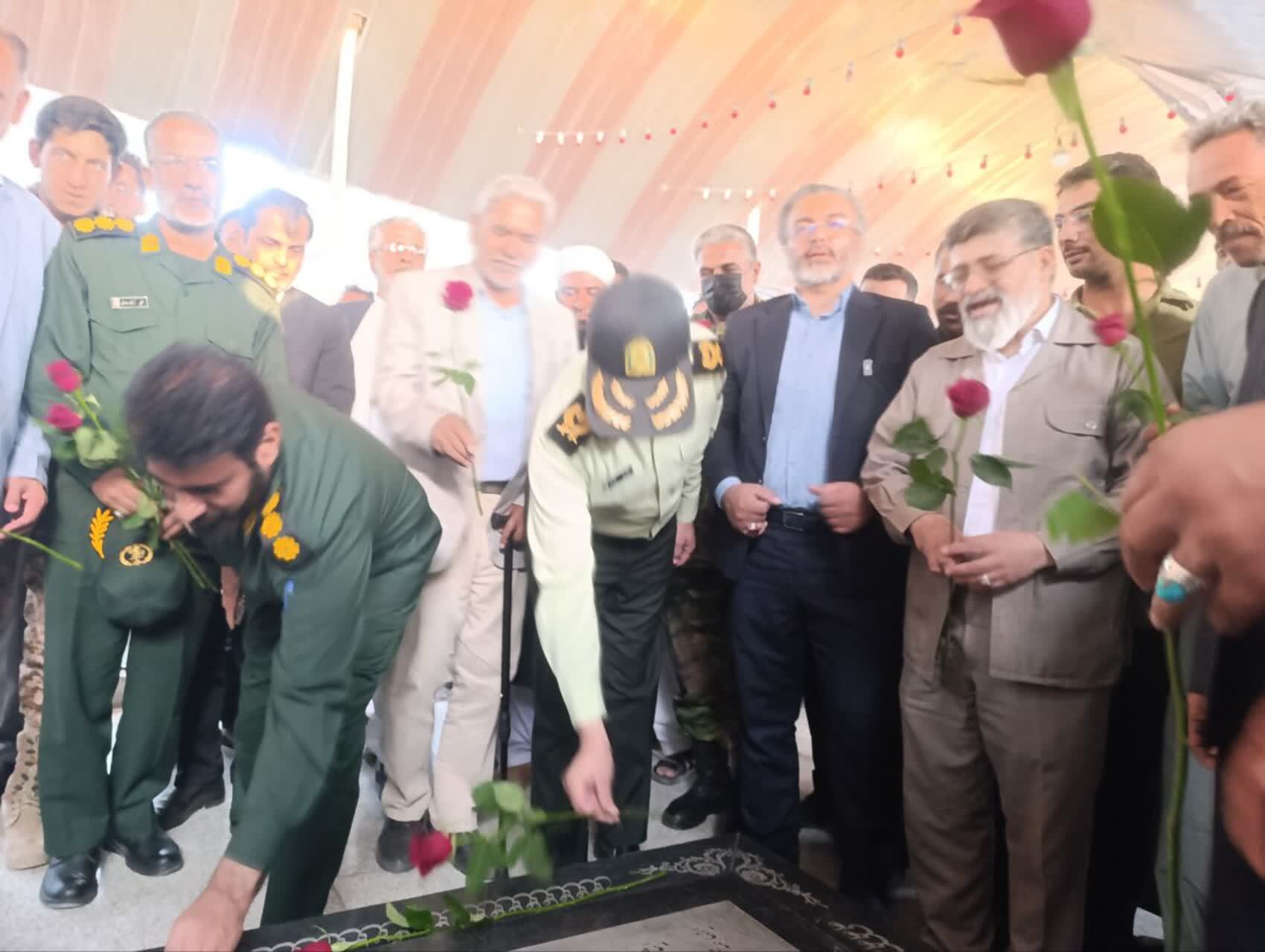 آیین مهمانی لاله ها در گلزار شهدای شهرستان زاهدان برگزار شد