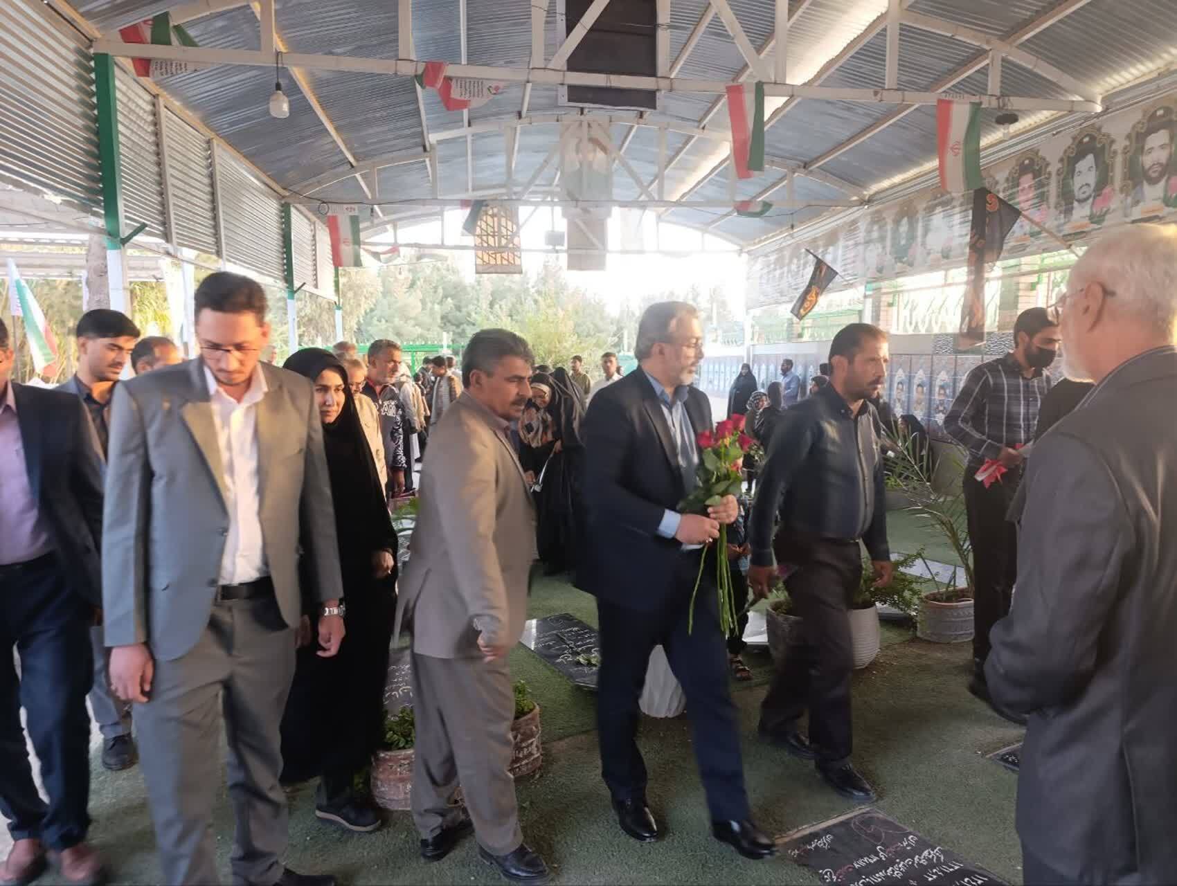 آیین مهمانی لاله ها در گلزار شهدای شهرستان زاهدان برگزار شد