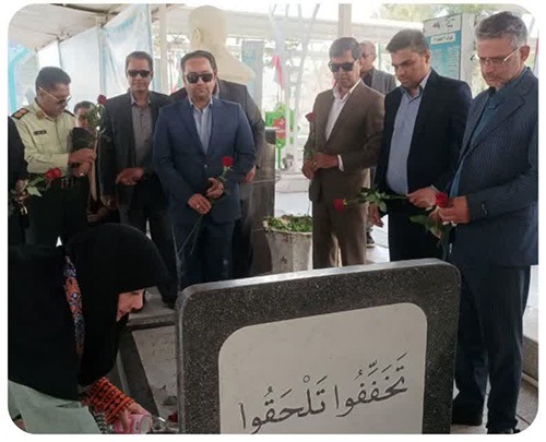 ادای احترام معاون صنایع‌دستی کشور به شهدا در زاهدان