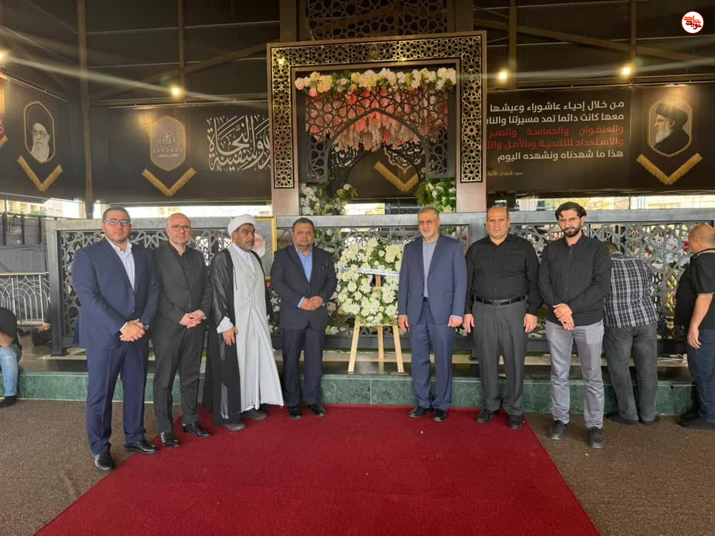 عکس/ ادای احترام معاون فرهنگی و آموزشی بنیاد شهید و امور ایثارگران به شهدای مقاومت