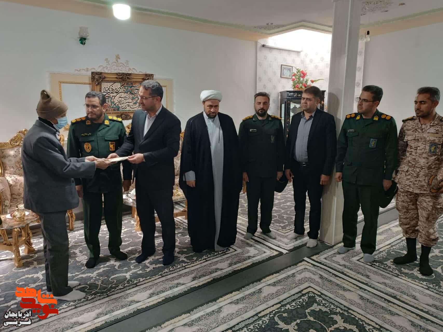 تجلیل ازخانواده شهدا در قالب طرح رهروان شهدا  در چالدران