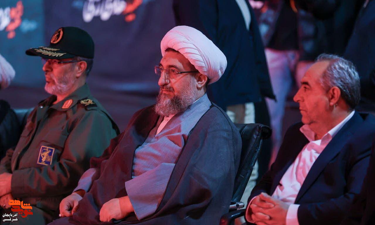 ویژه‌برنامه «شب‌های پرستاره» در گلزار شهدای تبریز برگزار شد