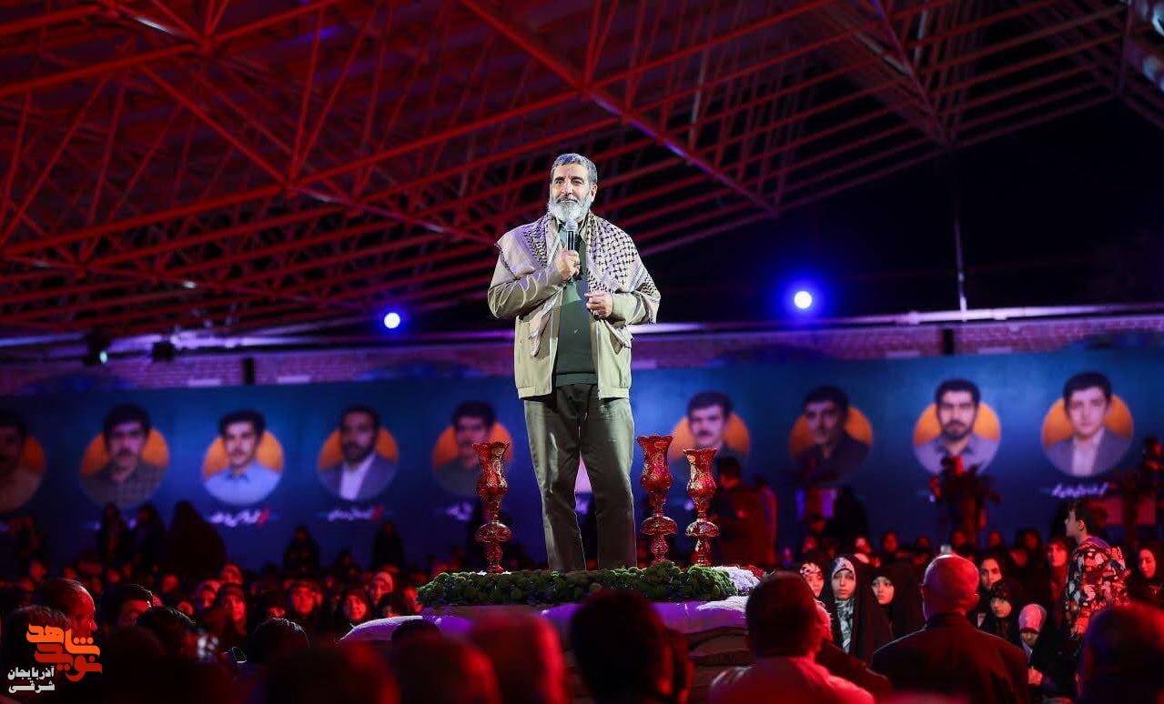 ویژه‌برنامه «شب‌های پرستاره» در گلزار شهدای تبریز برگزار شد