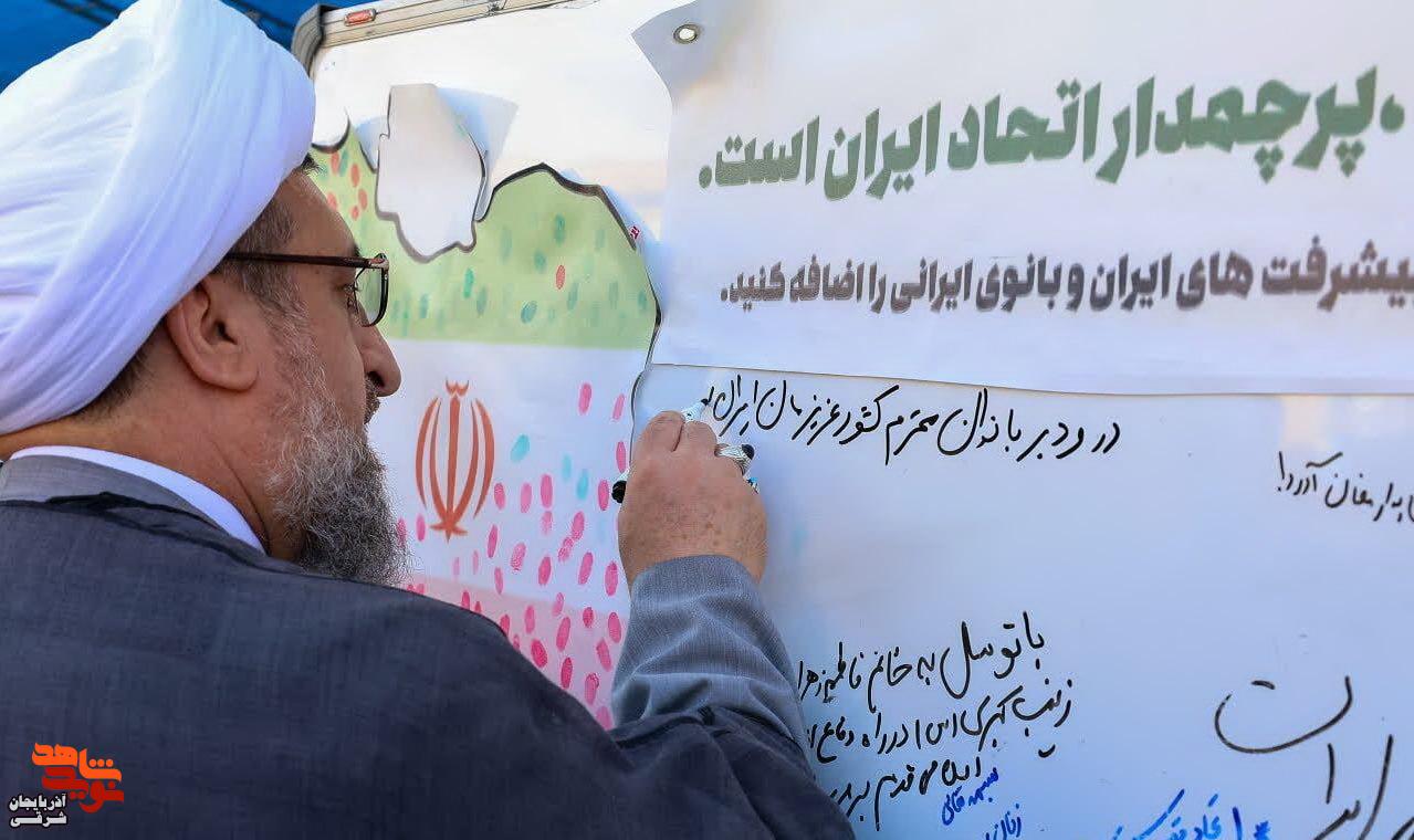 امام جمعه تبریز از نمایشگاه فرهنگیِ مصلی بازدید کرد