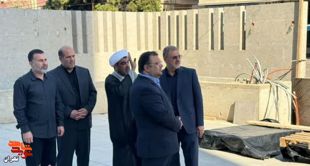 گزارش تصویری/ ادای احترام عباسعلی رضایی مدیرکل بنیاد شهید و امور ایثارگران تهران بزرگ به شهدای مقاومت