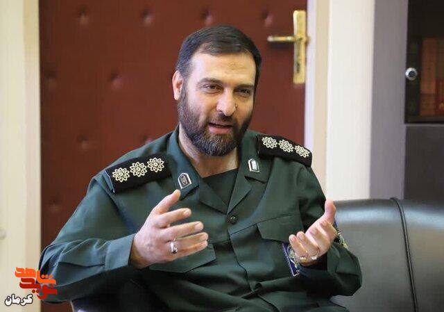 رونمایی از ۴۰ عنوان کتاب دفاع مقدس در کرمان رونمایی از ۴۰ عنوان کتاب دفاع مقدس در کرمان