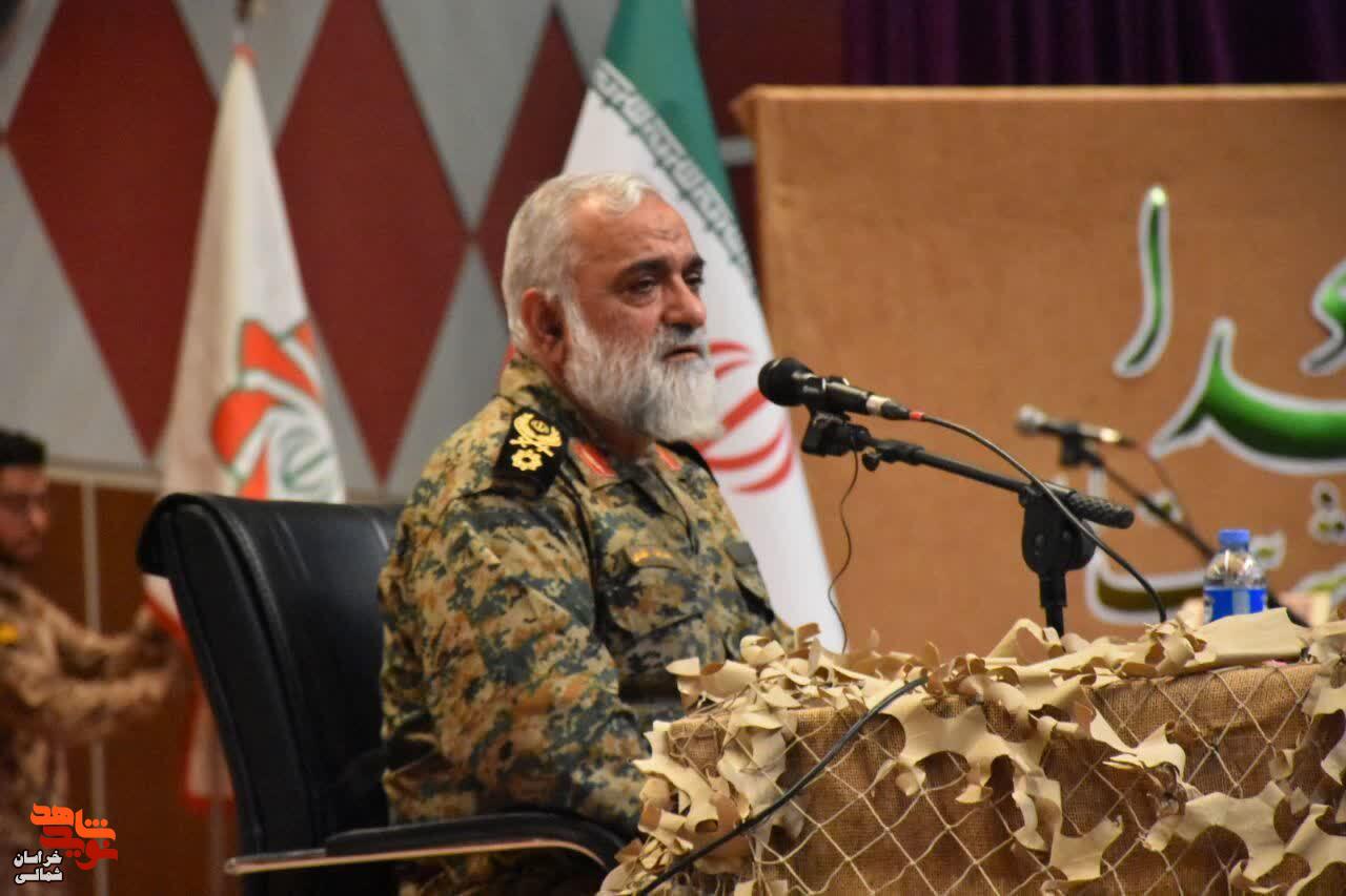 شهدا به ما آموختند که در برابر هیچ قدرتی سر خم نکنیم شهدا به ما آموختند که در برابر هیچ قدرتی سر خم نکنیم