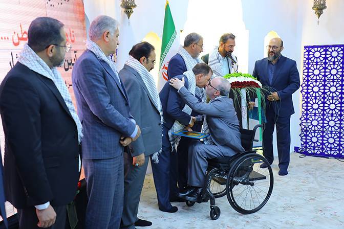 تبین واقعیت‌ها مهم ترین وظیفه امروز مسئولین است/ آیین ستایش ایثار در بانک دی با شعار «برای همیشه وطن ...» برگزار شد