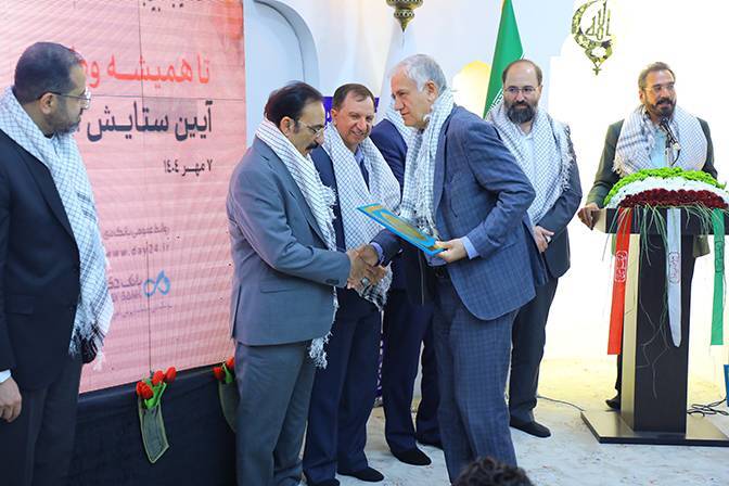 تبین واقعیت‌ها مهم ترین وظیفه امروز مسئولین است/ آیین ستایش ایثار در بانک دی با شعار «برای همیشه وطن ...» برگزار شد