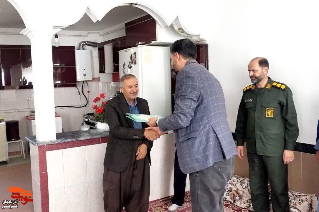 دیدار از خانواده شهدا در قالب رزمایش رهروان شهدا تکاب