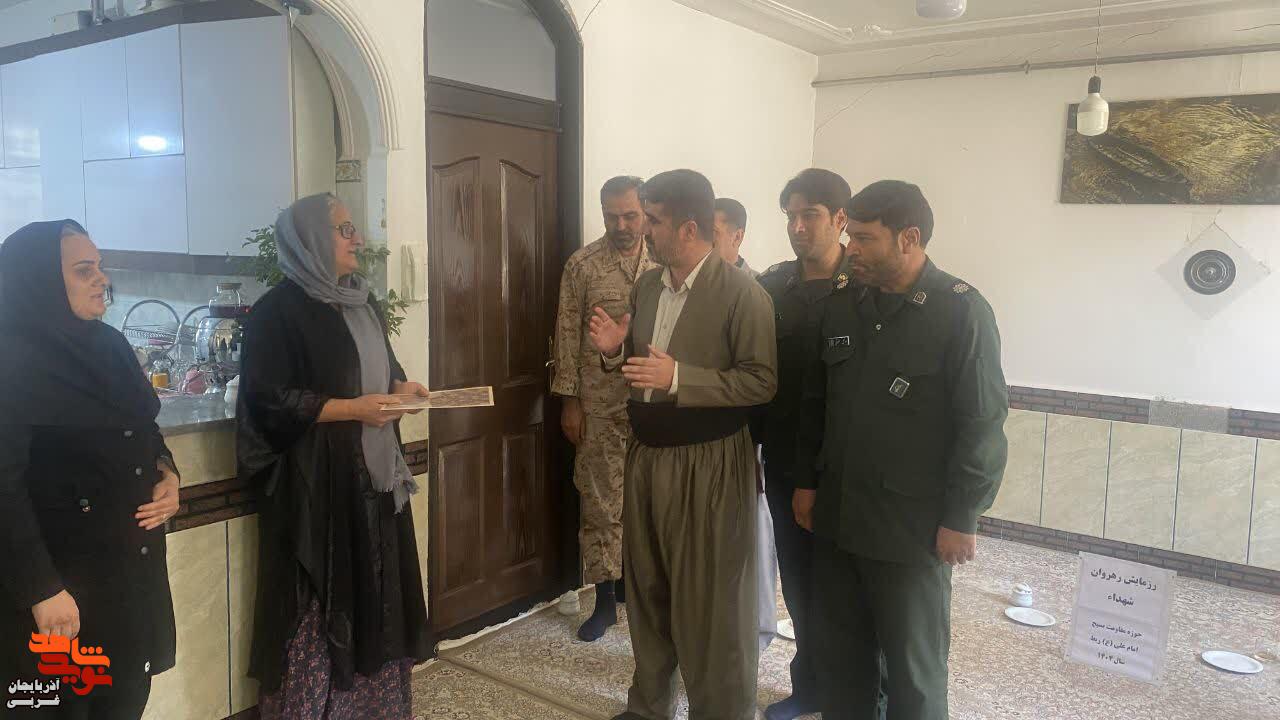 دیدار مسئولان شهر ربط با خانواده شهدا