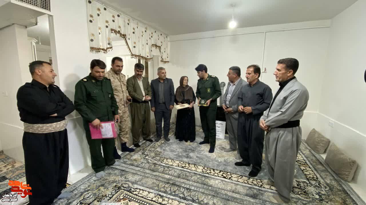 دیدار مسئولان شهر ربط با خانواده شهدا