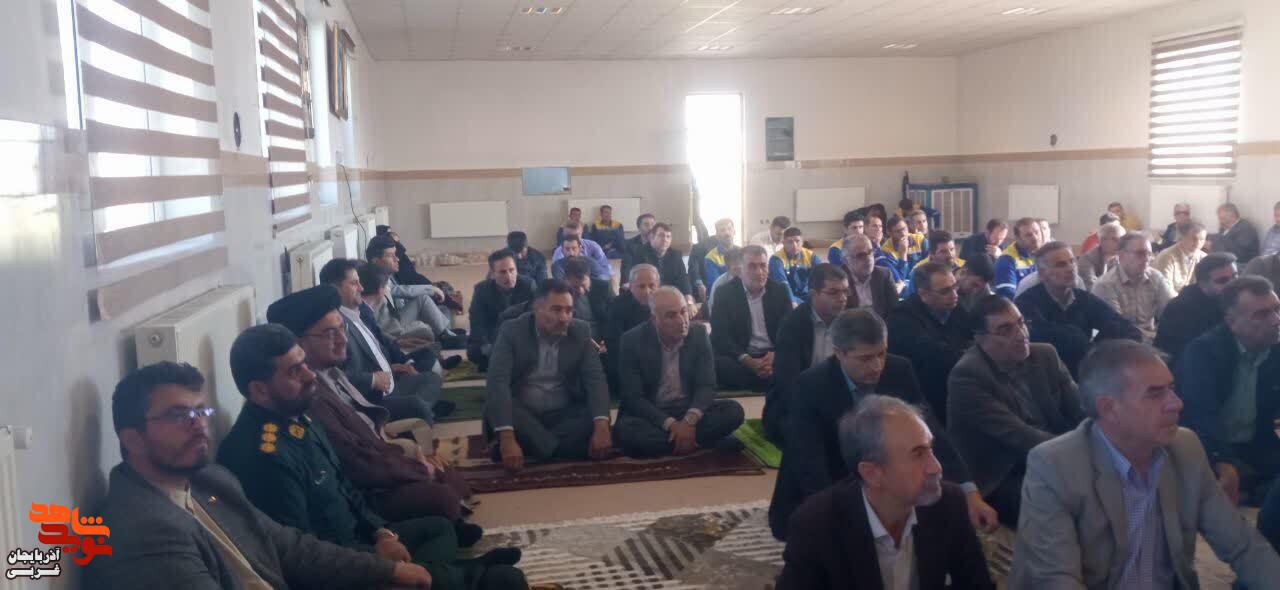 تجلیل از خانواده های معظم شهدا در محل یادمان شهید بروجردی در شهرستان نقده