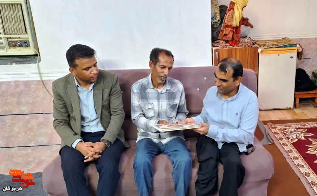 دیدار رئیس دانشگاه پیام نور با جانباز سرافراز «کریم غلامی»