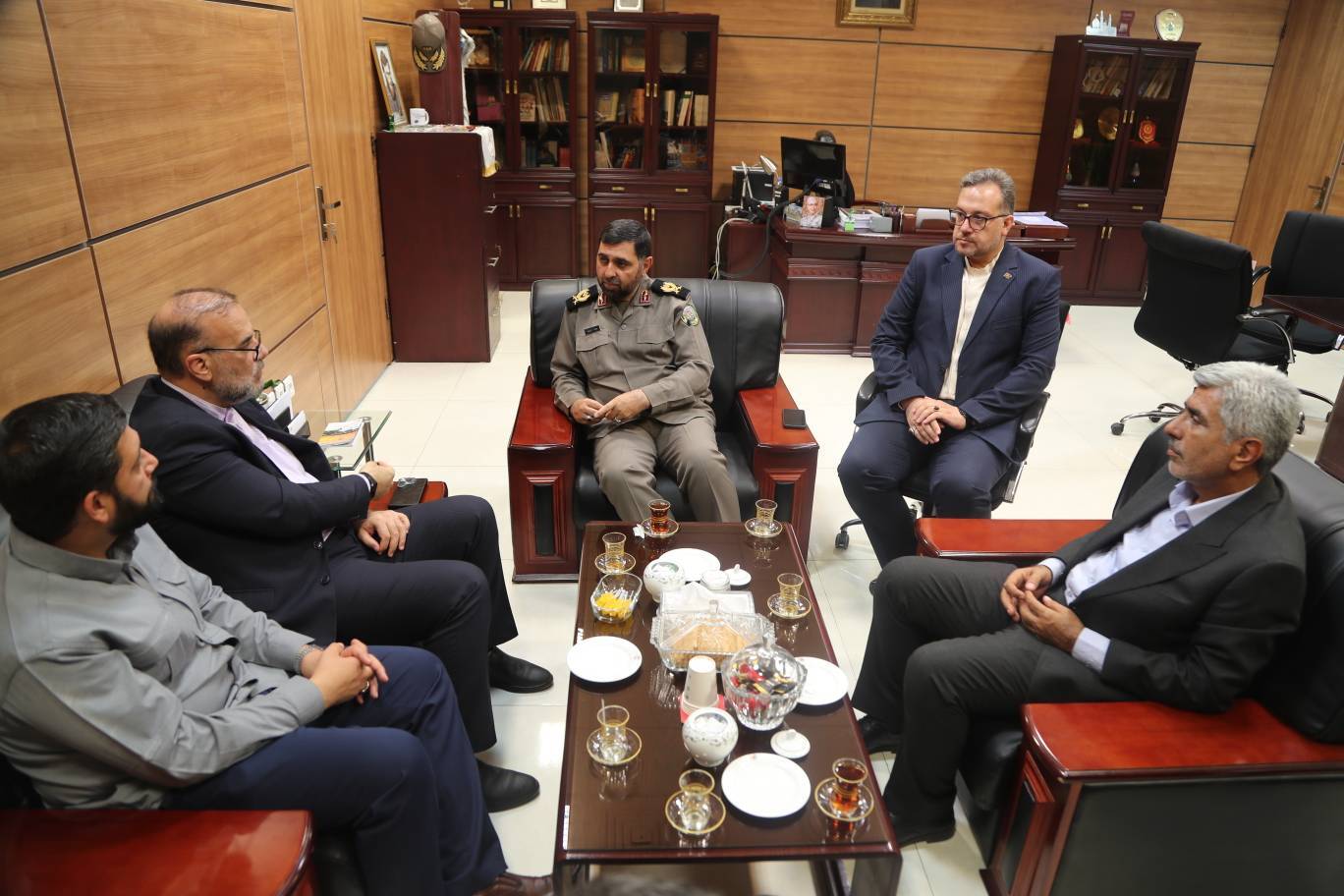 دیدار شهردار و رئیس شورای اسلامی شهر کرمان با مدیرعامل موزه ملی انقلاب اسلامی و دفاع مقدس دیدار شهردار و رئیس شورای اسلامی شهر کرمان با مدیرعامل موزه ملی انقلاب اسلامی و دفاع مقدس