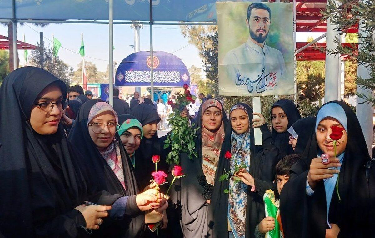 تجدید بیعت نوجوانان با «آرمان انقلاب» در بهشت‌ زهرا(س)