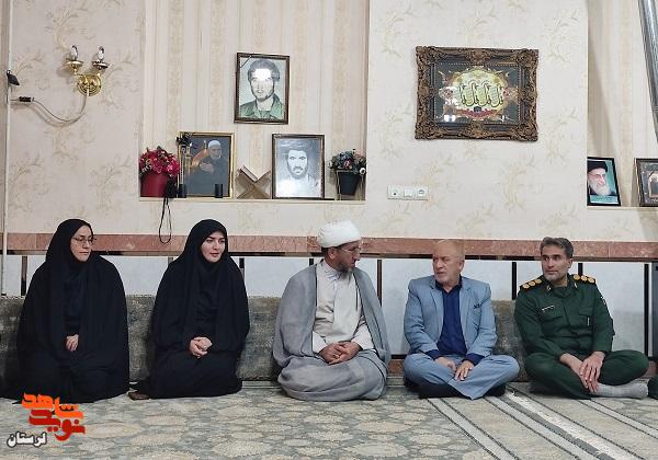 مدیرکل بنیاد شهید لرستان با خانواده شهید «محمدکریم دکامی» دیدار کرد مدیرکل بنیاد شهید لرستان با خانواده شهید «محمدکریم دکامی» دیدار کرد