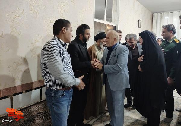 مدیرکل بنیاد شهید لرستان با خانواده شهید «محمدکریم دکامی» دیدار کرد مدیرکل بنیاد شهید لرستان با خانواده شهید «محمدکریم دکامی» دیدار کرد
