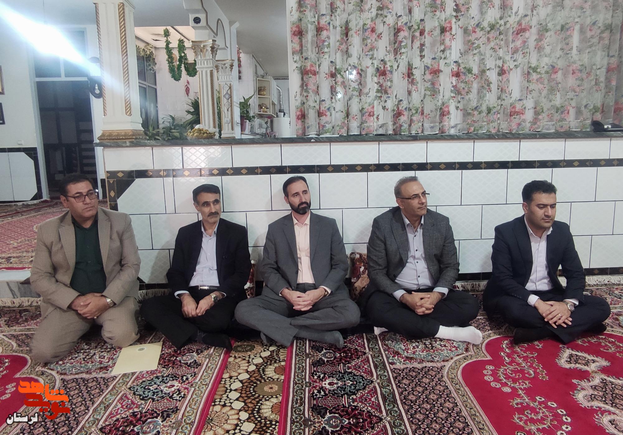 دیدار مدیرکل بنیاد شهید لرستان با جانباز ۷۰ درصد بصیر «ملکعلی پورشیخی»