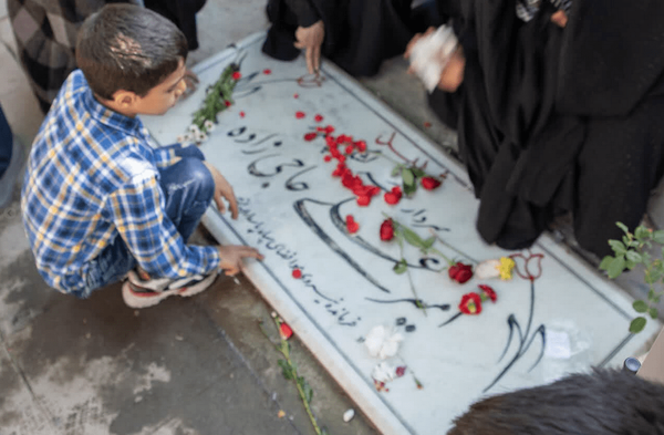 آغاز هفته هوافضای سپاه با عطرافشانی و گلباران مزار شهدا