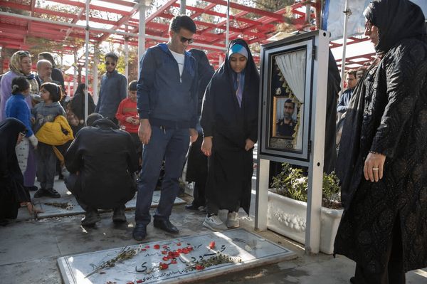 آغاز هفته هوافضای سپاه با عطرافشانی و گلباران مزار شهدا