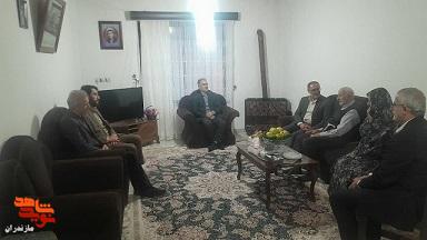 تکریم مدیرکل بنیاد شهید و امورایثارگران مازندران از پدر شهید «علی اکرم شرج پور» تکریم مدیرکل بنیاد شهید و امورایثارگران مازندران از پدر شهید «علی اکرم شرج پور»