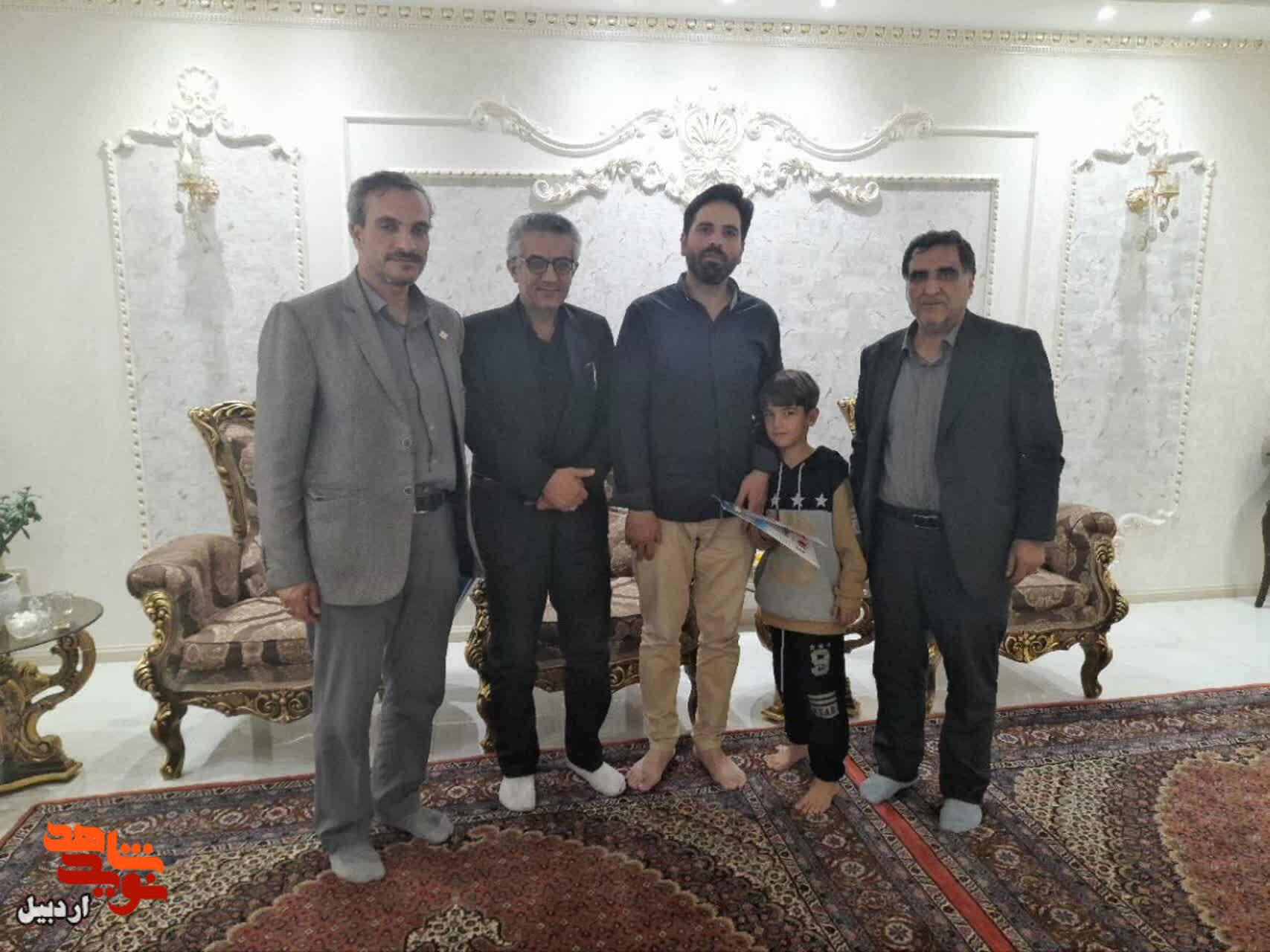 دیدار با خانوادههای معظم شهدا و ایثارگران در اردبیل دیدار با خانوادههای معظم شهدا و ایثارگران در اردبیل