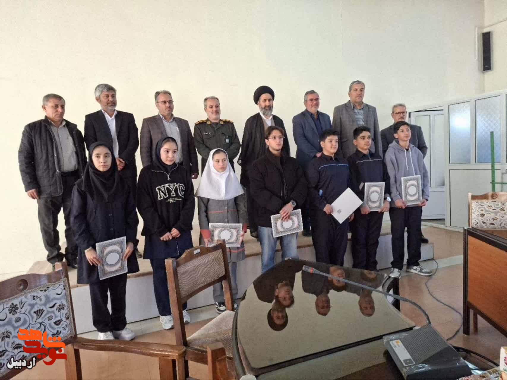 تجلیل از دانش‌آموزان ممتاز شاهد و ایثارگر خلخال