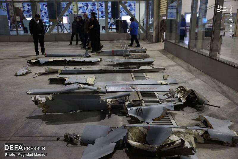 عکس/ لاشه پهپادهای صهیونی در نمایشگاه دستاوردهای هوافضای سپاه